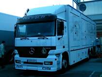Mercedes-ACTROS bertragungswagen; hat in den Abendstunden des 19.Mrz 08 vor dem FILL-Metallbaustadion bzgl. Bundesligaspiel RIED - Mattersburg Stellung bezogen.