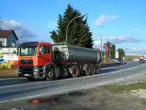 MAN-Kippsattel von Kotzian am Weg zur Betriebszentrale;110120