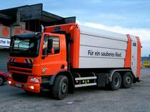 DAF-CF der stdtischen Mllabfuhr ist am Abend des 19.Mrz 2008 vor der Garage angelangt.