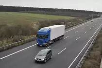 Blauer Scania als Sattelzug,bei Lehrte (A2), am 15.01.2011.