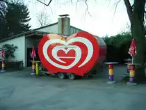 Ein Langnese Eiswagen in Heidelberger Zoo am 22.01.11