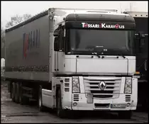 Sonntagsbesuch bei TESSARI in Hagen. Im Bild der einzigste RENAULT im Fuhrpark. RENAULT MAGNUM 500DXI. (23.01.2011)