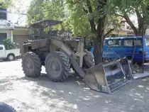 Ein Komatsu 30 Radlader am 25.01.2011 in der Kleinstadt Hui Thalaeng im Nordosten Thailands