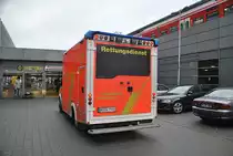 Mercedes Sprinter, als RTW der Berufsfeuerwehr Hannover am Hauptbahnhof. Foto vom 23.01.2011.