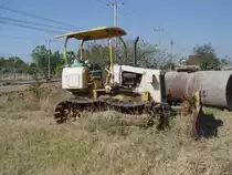 Ob diese Planierraupe von Mitsubishi jemals wieder zum Einsatz kommen wird erscheint doch sehr zweifelhaft - aber in Thailand ist alles m�glich. (26.01.2011)