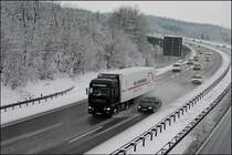 Eine Wsche fr den BMW.... MAN TGA 18.440 der Spedition PAUL SCHOCKEMHLE LOGISTICS bei Ldenscheid. (24.03.2008)