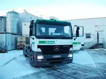 Mercedes-Actros hatte am 27.Januar 2011 einen Absetzcontainer an einem Supermarkt in Bergen/R�gen abgesetzt.