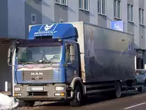 MAN TGM15.240 eines Aktenvernichters vorm Finanzamt in Ried;101228