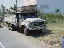 Ein schon etwas �lterer betagter ISUZU LKW am 28.01.2011 im Nordosten Thailands