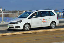Opel Zafira auf der Kennedybrcke in Bonn - 10.01.2011