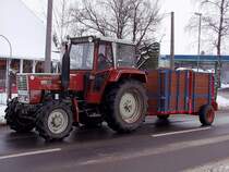 STEYR 988 ist mit einem kleinen Viehanhnger unterwegs;101218