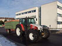 STEYR 9094 zieht einen Einachskipper hinter sich her;101222