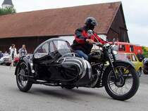 ARIEL mit Beiwagen erreicht die Oldtimerveranstaltung in Mnsteuer;100808