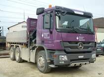 Mercedes Actros Kipper mit Kran in Tuffelen am 