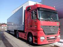 ACTROS-1846 liefert Equipment fr eine Musicalauffhrung ins Messe/Veranstaltungzentrum in Ried i.I.;110128