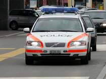 Volvo Polizeiauto der Stadt Yverdon les Bains VD 266301 unterwegs in Yverdon les Bains vor dem Bahnhof am 19.01.2008
