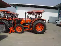 Traktoren KUBOTA M6040SU am 08.02.2011 in Buri Ram / Thailand