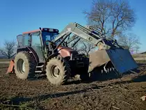Case CS75, Allradschlepper mit 3-Zyl.Turbo-Diesel und 75PS, der angebaute Frontlader stammt von einer schwedischen Firma, Feb.2011