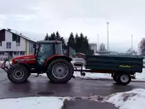 MF-6265 ist mit einem Maraton-Einachskipper unterwegs;101220