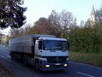 ACTROS-1835 aus Ungarn auf der B124 Richtung Knigswiesen;101027