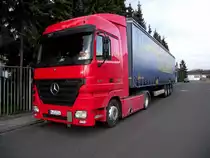 Actros 18/44 Sattelzug 320 kW (436 PS)
Hubraum 11.946 ccm gesehen Kerpen Industriegebiet
Februar 2011 von Alteisenjo

http://www.suzuki-gr650.de