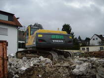 Der Volvo Bagger von hinten in Bad Vilbel am 11.02.11