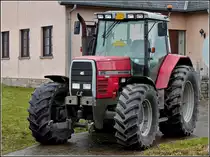 Massey-Ferguson 8110 fotografiert am 12.02.2011.