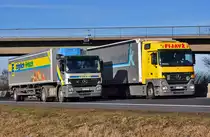 MB Actros 1832 und 1846 beim berholmanver auf der A61 bei Miel - 07.02.2011