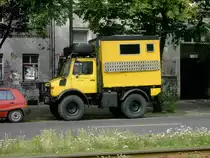 Mercedes-Benz U 1300 Unimog Wohnmobil, gesehen 07/2005 in Berlin.