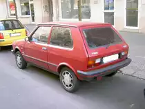 Yugo 65 EFi, Heckansicht, gesehen 07/2005 in Berlin. 