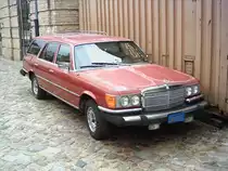 Mercedes-Benz 450 SEL Kombi W116, Frontansicht, gesehen 08/2005 im Meilenwerk Berlin.