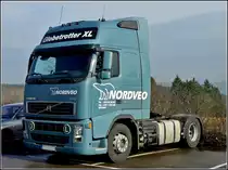 Volvo FH 12 auf einem Kundenparkplatz eines Einkaufcenters aufgenommen am 12.02.2011.