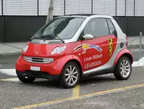 Roter Smart mit Werbung in Biel-Bzingen am 02.01.2011