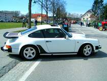 Porsche911 verlsst noch vor der Oldtimerralley das Feld; 080330