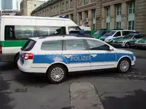Ein Bundespolizei VW Passat in Frankfurt am Main Hbf am 13.02.11