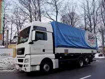 MAN-TGX26.440 eines bekannten Fenster-Tren Erzeugers, sowie Hauptsponsor des SVR-Ried auf Zustelltour;101220