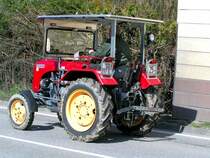 STEYR mit einer etwas eigenwilligen (selbstgebauten) Fahrerkabine, tuckert bei der Oldtimerrundfahrt in St.Martin/Innkreis mit; 080330