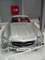 Ein Mercedes Benz 300 SL in Technik Museum Speyer am 19.02.11