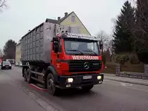 MB-2534 mit einem Schrott bef�llten Wechselcontainer;110218