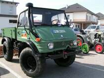 Mercedes-Unimog nimmt an der Oldtimerparade St.Martin/Innkr. teil; 080330