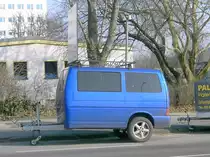 Ungew�hnlicher VW T4 - Anh�ngerumbau, gesehen in Berlin, 03/2007.