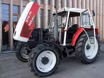 STEYR 964 turbo gew�hrt einen Blick unter die Motorhaube;110305