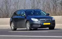 Opel Insignia Sports Tourer aus NL auf der A61 bei Miel - 04.03.2011
