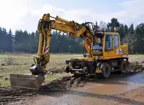 Liebherr 2-Wege Bagger am Bahnhof Odendorf - 25.02.2011