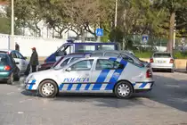 Einsatzfahrzeug der Polícia de Segurança Pública, der  normalen  portugiesischen Polizei, hier bei einer Verkehrskontrolle am Bahnhof von Tavira / gesehen in Tavira (Distrikt Faro/Portugal), 11.02.2011