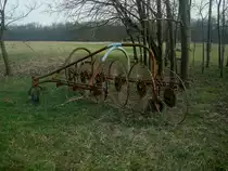 Sternradschwader, haupts�chlich f�r die Heuernte verwendetes Ackerger�t, in den 1950er Jahren erstmals angewendet, M�rz 2011 