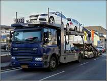 Dieser DAF CF liefert am 07.03.2011 Neuwagen bei einer Audi/VW Vertretung an.