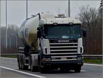 Scania 420 mit Siloauflieger auf der fahrt in Richtung Antwerpen aufgenommen am 09.03.2011.