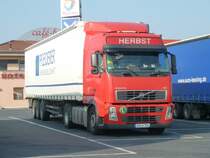 Volvo FH steht auf dem Rasthof Werneck, Mrz 2011