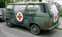 VW Transporter T3 Sanittsfahrzeug, ausrangiert von der Bundeswehr, gesehen in Berlin 05/2007.
